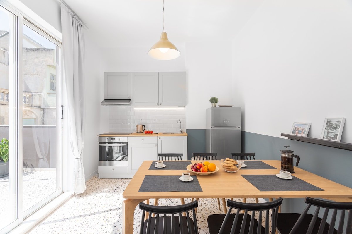 2BDR DESIGNER APT3 w/TERRACE&ROOF ACCESS ACROPOLIS gallery image 4