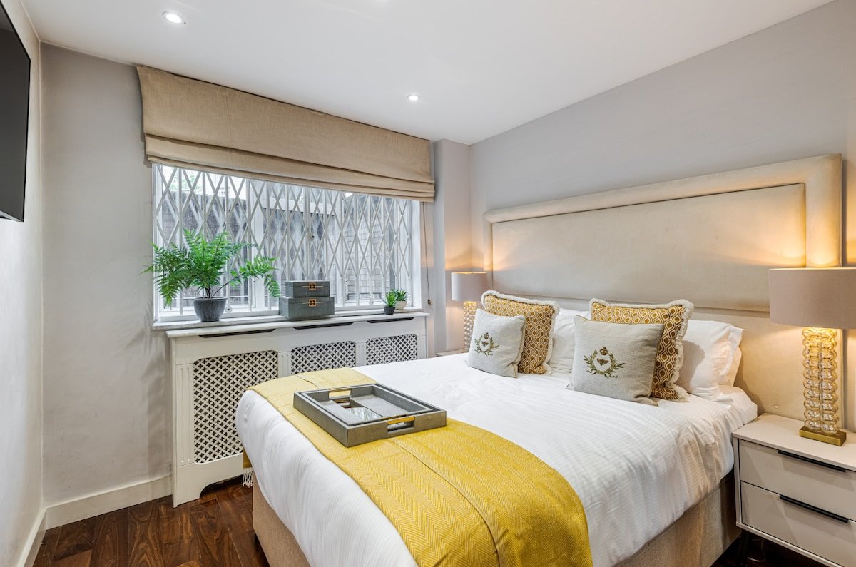 Luxury 2BD Knightsbridge Haven Beside Harrods gallery image 3