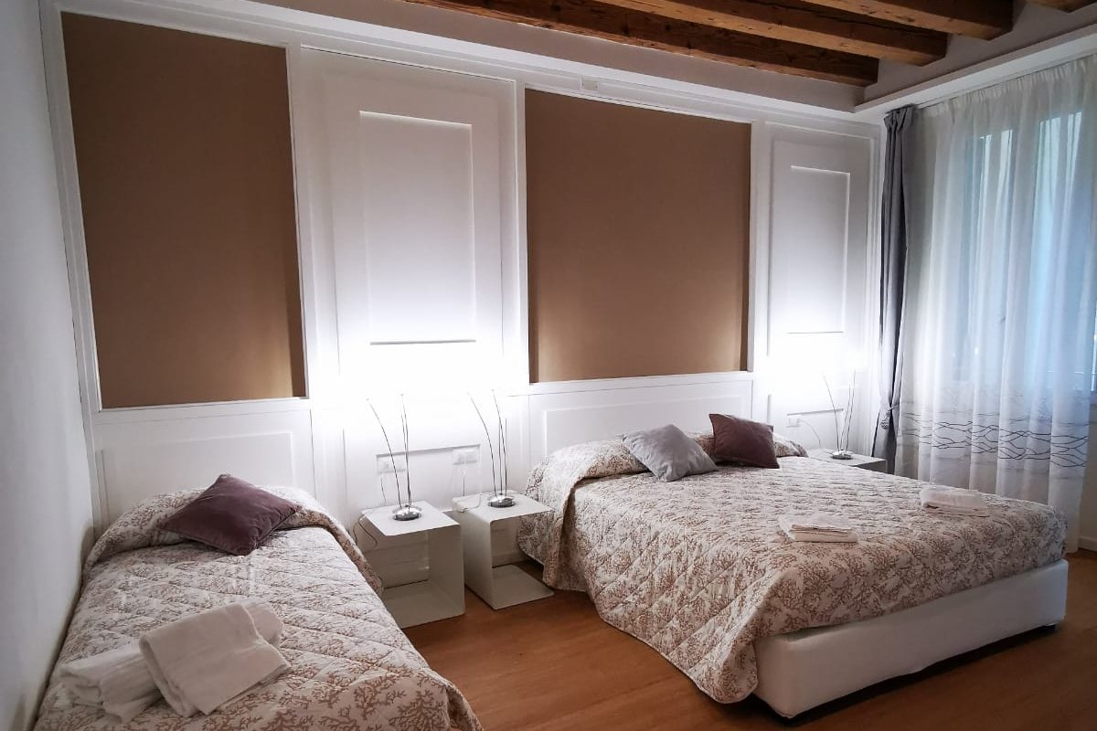 DELUXE RIALTO 3 BEDROOM FLAT gallery image 3