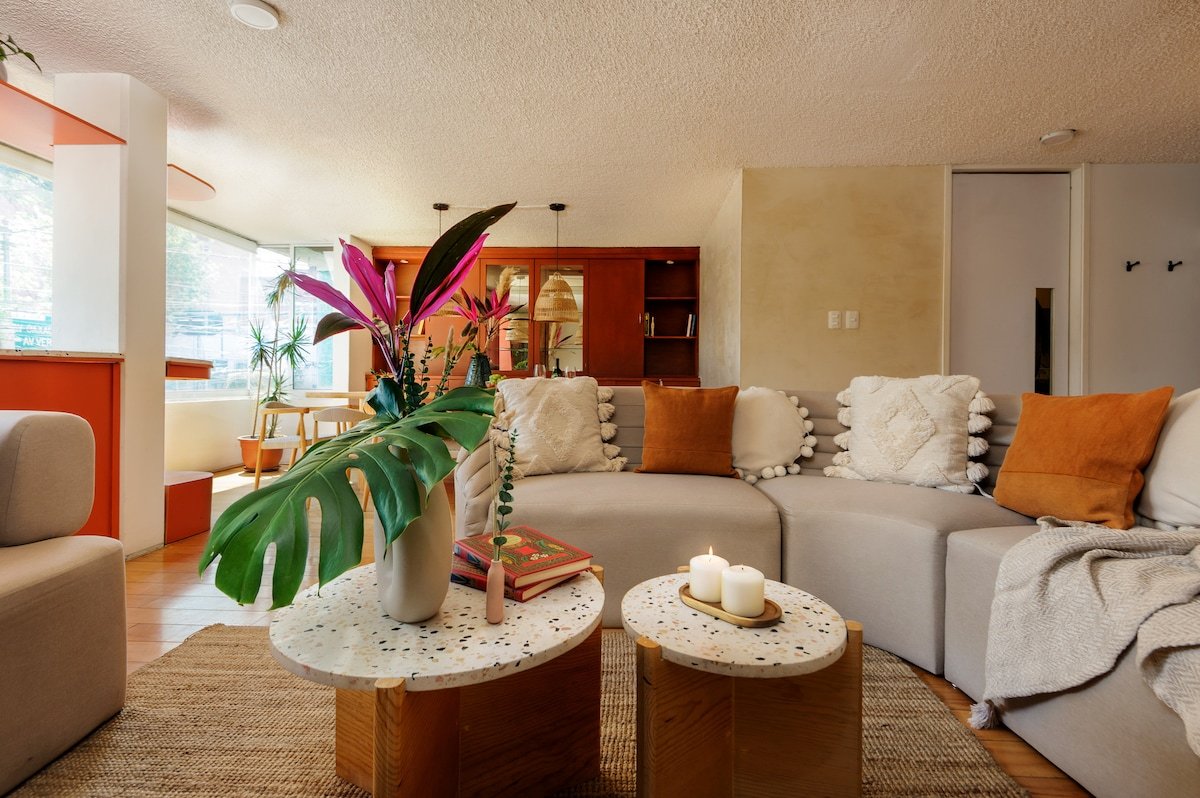 Classy Stay with Private Patio, Near the Parks gallery image 4