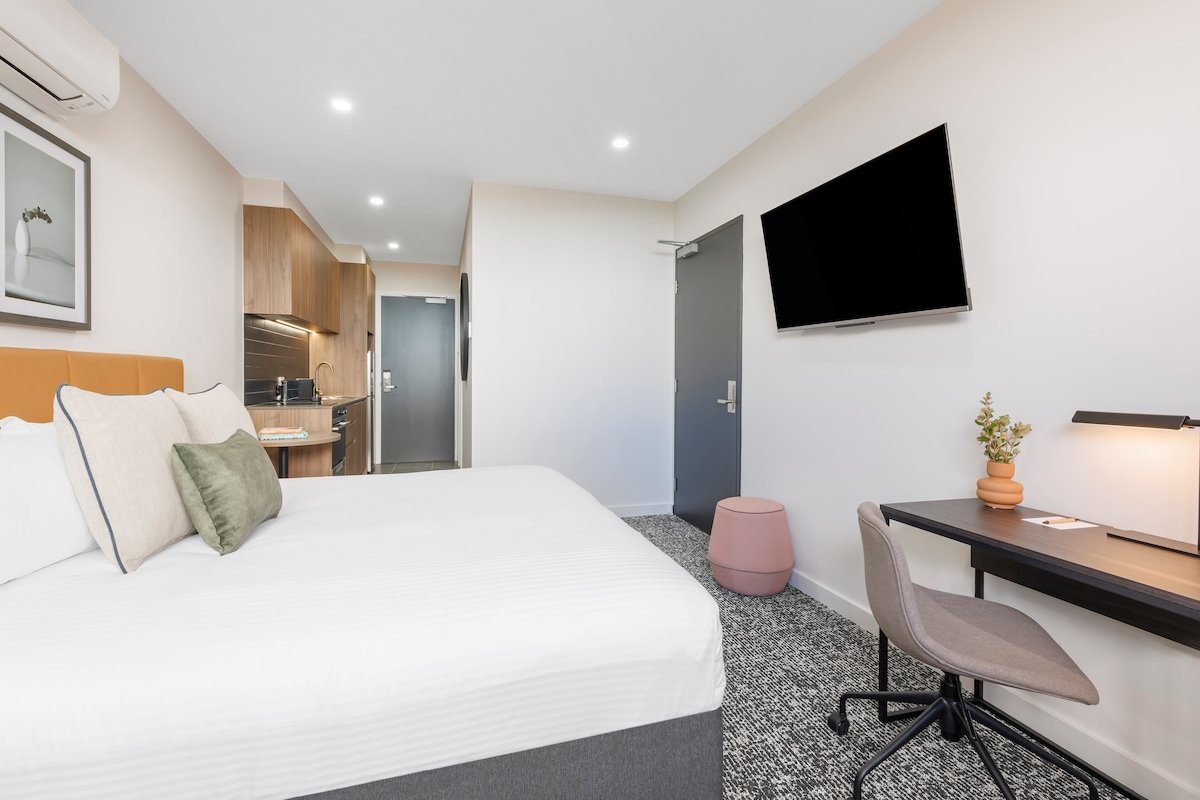 Family Friendly, 2 Bedroom, 2 Bathroom Apartment gallery image 2