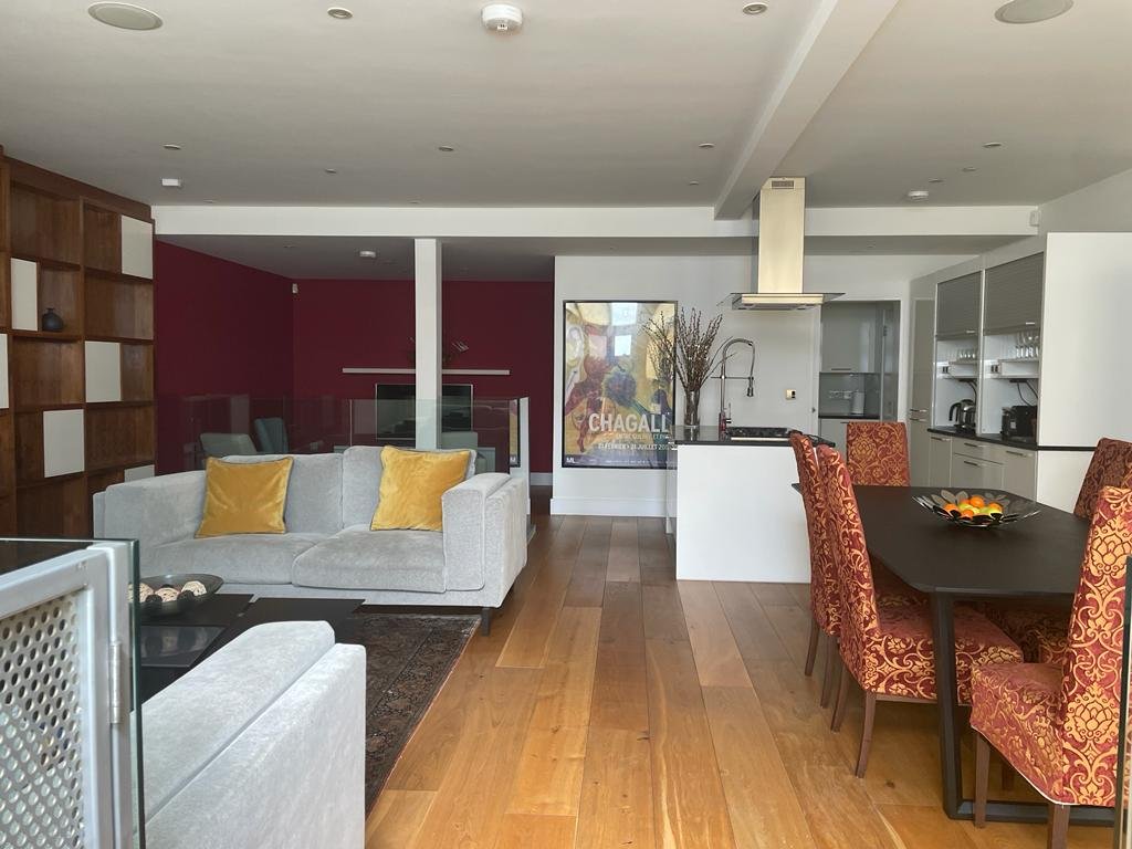 Stunning mews house in heart of Kensington gallery image 2