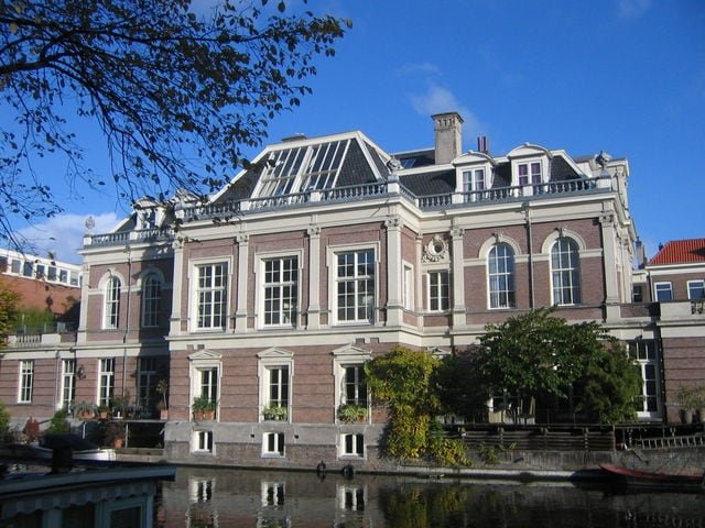 Canal Villa Apartment + Roofgarden gallery image 2