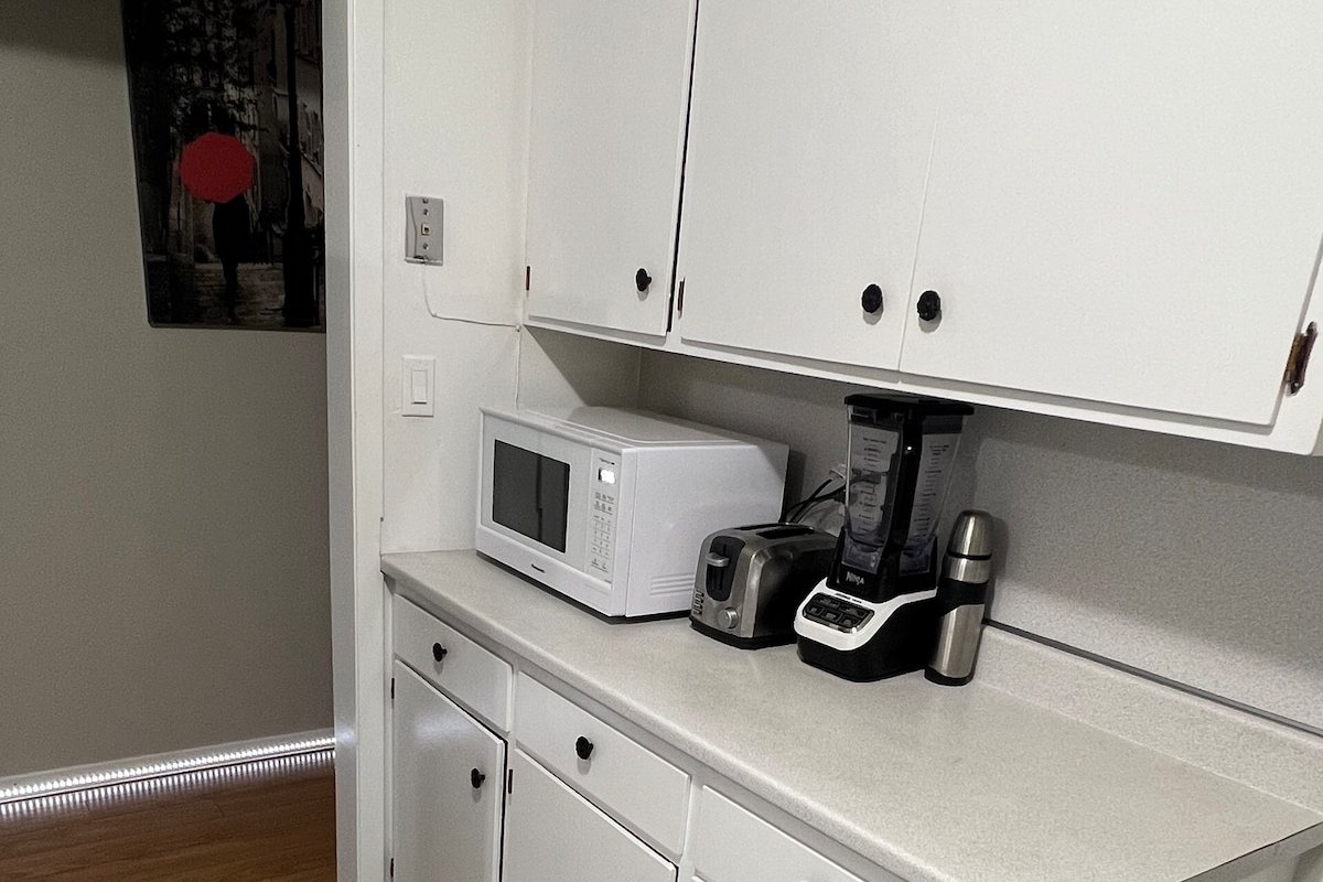 The Cozy House + Cottage In The City: Units 1 & 2 gallery image 5