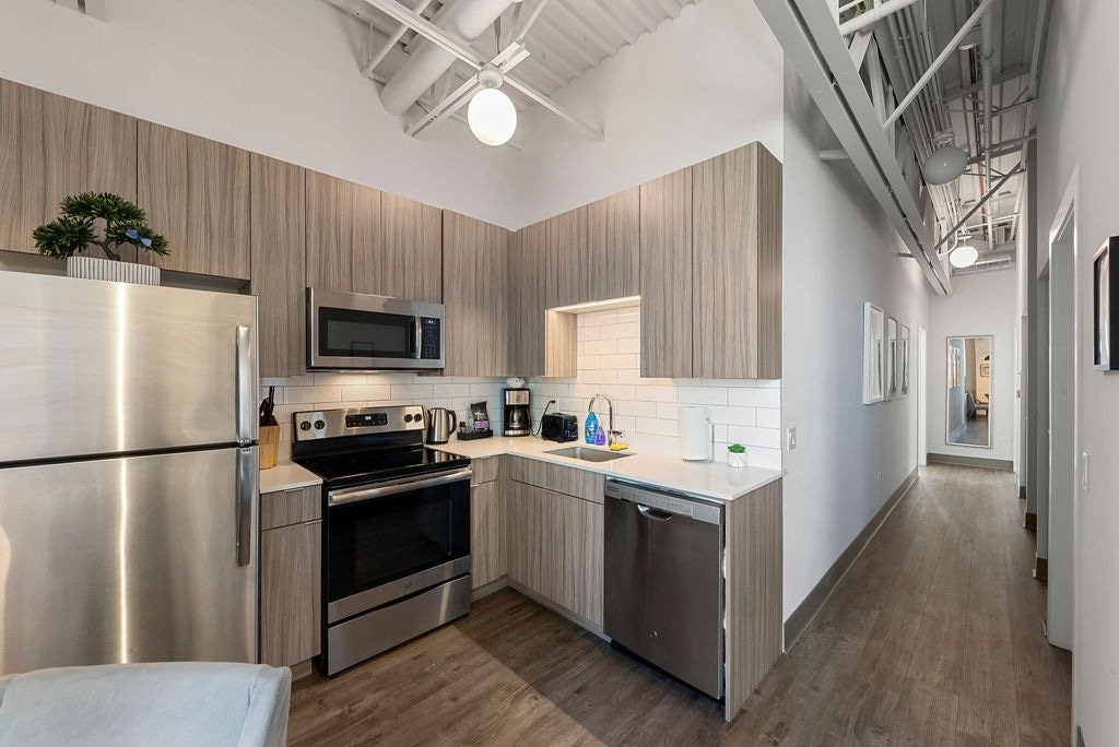 Downtown Mich Ave – 6 Penthouses, Sleep 25 gallery image 5