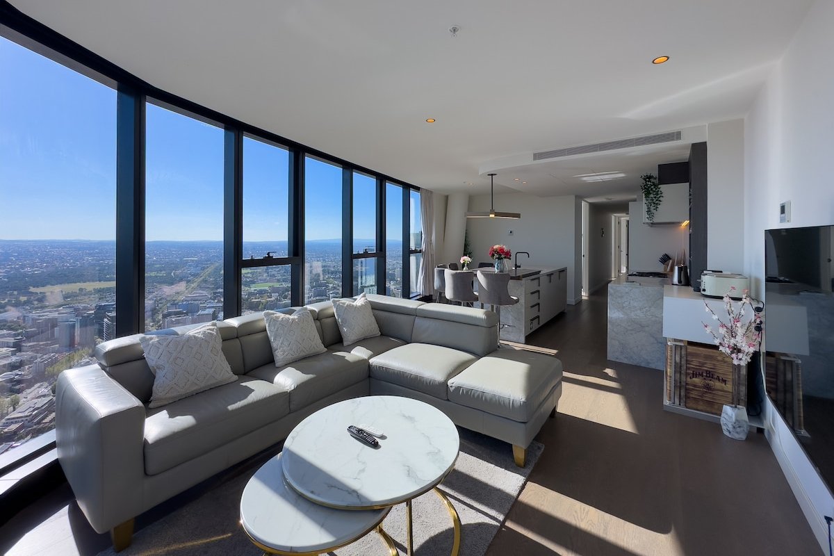 Lvl 76 Skyline Modern Luxury 3 BR in Melbourne CBD gallery image 3