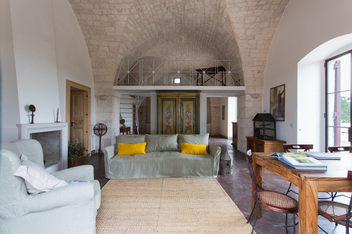 Ostuni: charm and comfort for 4 ( 1 villa) gallery image 3