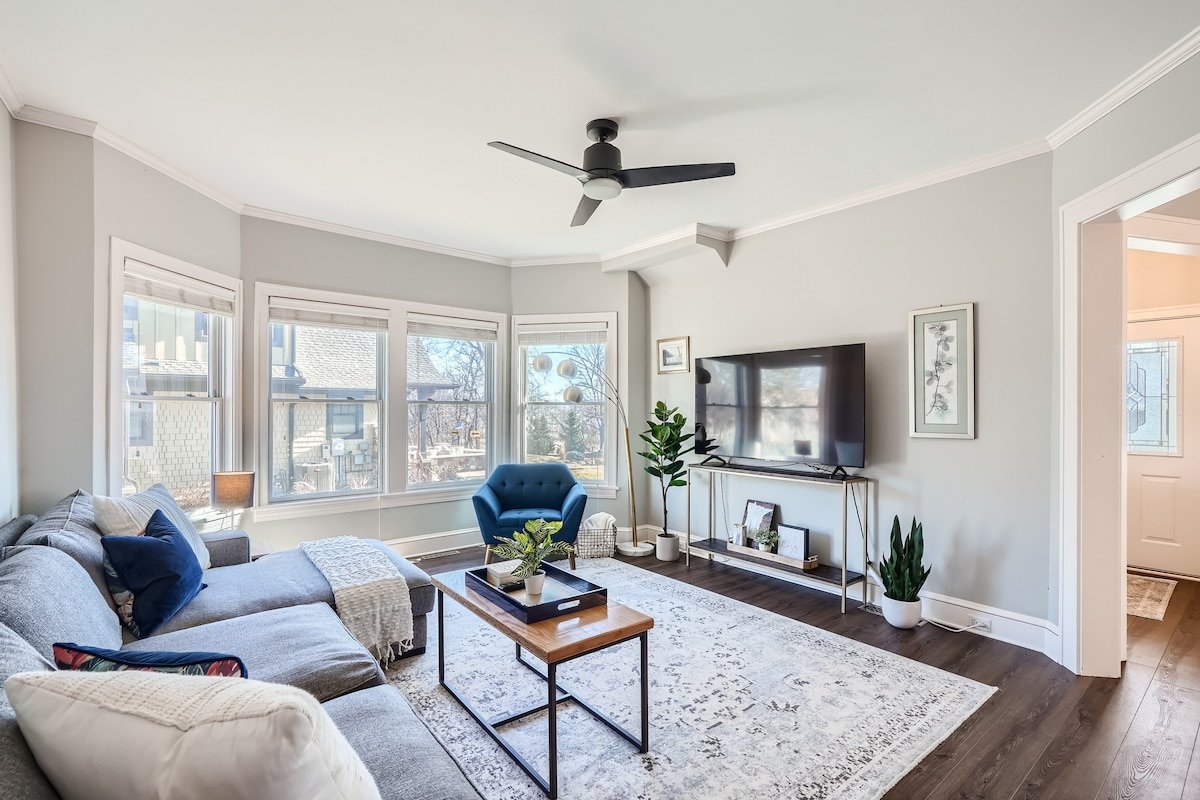 Charming Wayzata Cottage gallery image 5