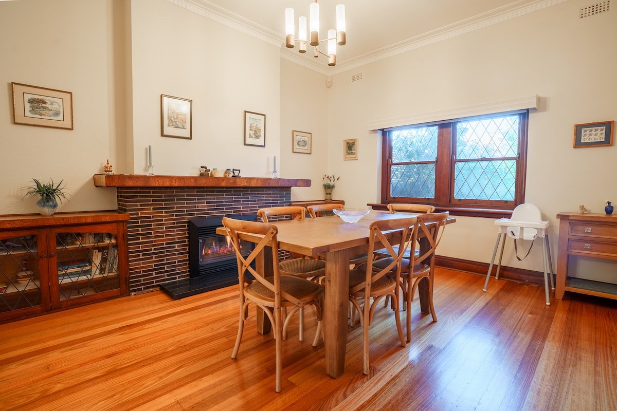 Elegant Caulfield North Family Home gallery image 4