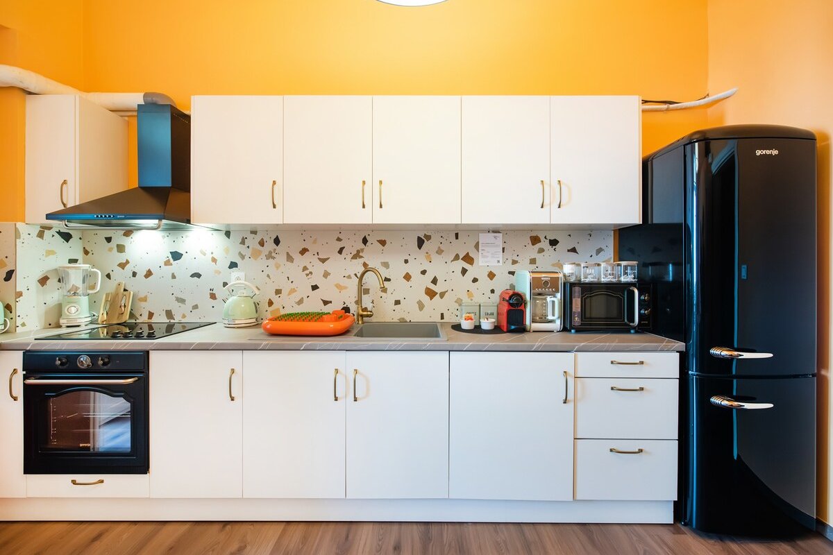 Fandango: Gorgeous Neoclassical Apartment gallery image 3