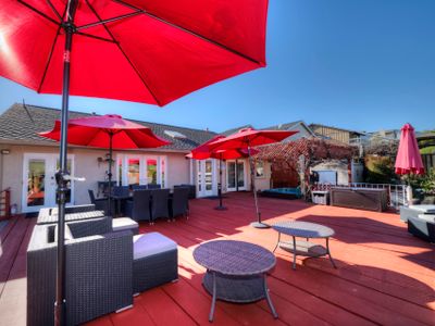 Gr8View-LrgDeck-BBQ-Spa-PoolTable-2xOven-Sleeps12