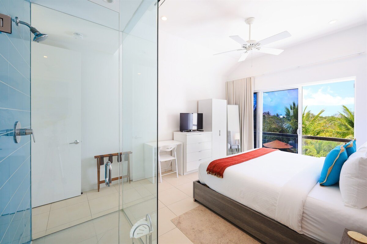 Edge of Paradise: Luxury Villa w/Pool by the Beach gallery image 4