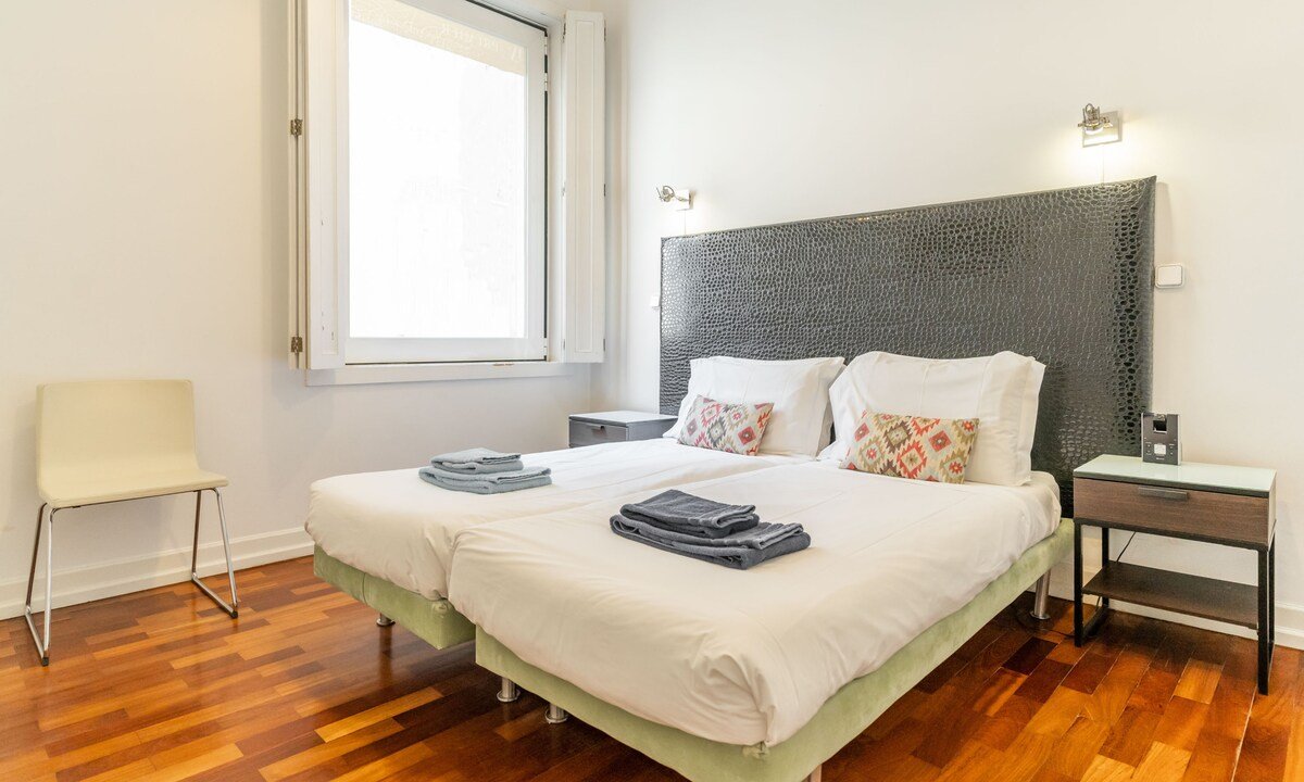 Lv Premier Chiado CH3- views, central, AC, lift gallery image 3