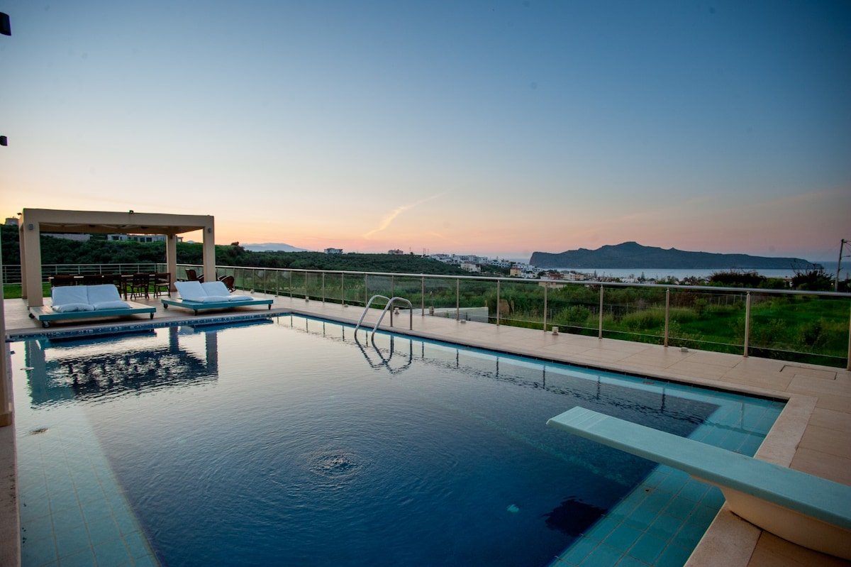 Heated Pool * Jacuzzi * 850mt to Beach & Tavernas gallery image 3