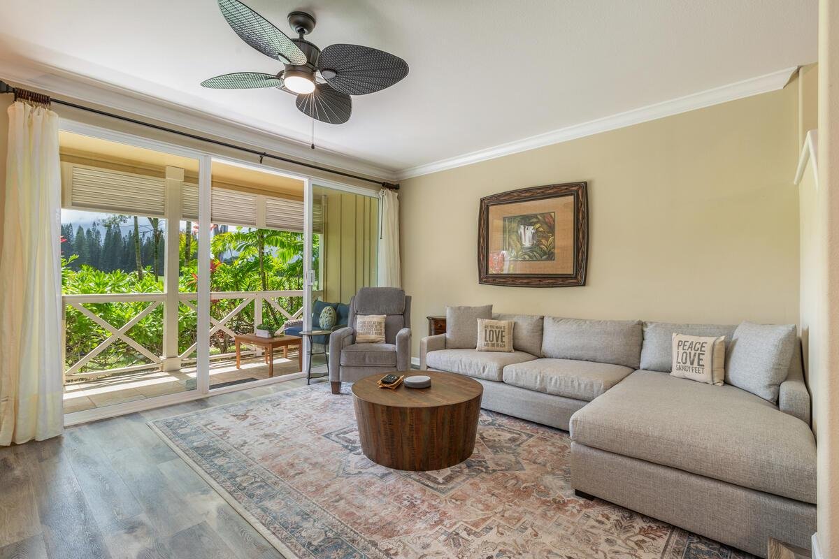 Spacious 3 bedroom home, fully AC’d with Pool/BBQ, gallery image 3