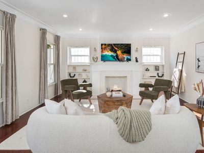 Luxury LA Vacation Getaway + Parking +Gated Yard