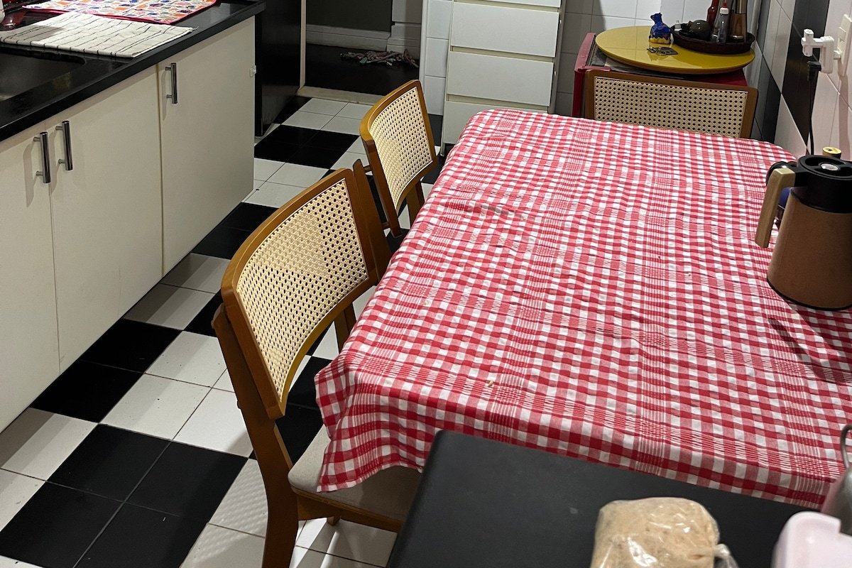 Leblon, 200m da praia, 100m da Lagoa. gallery image 5