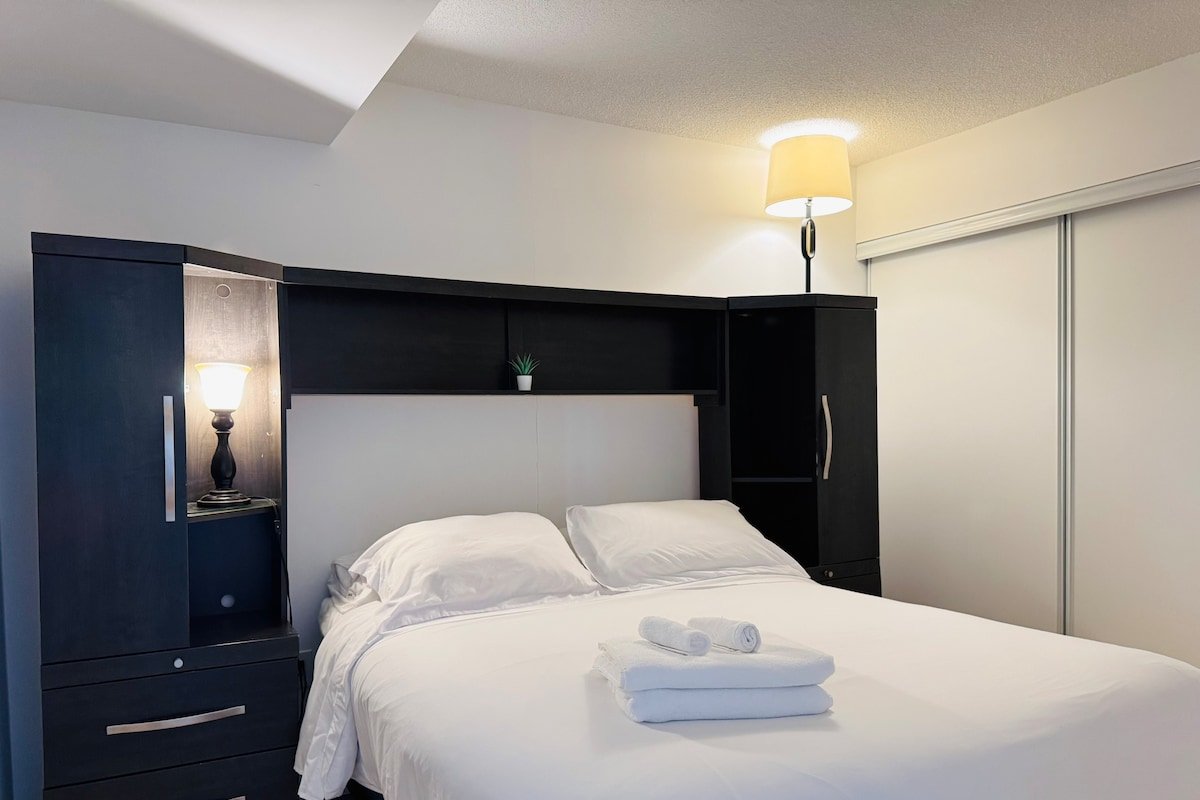 Spacious 2Bdrms/2Baths with 3 real beds + Pullout gallery image 3