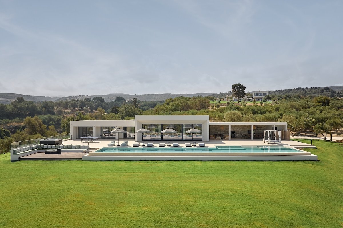 Gavras Exclusive Villa II, Pool & Heated Whirlpool gallery image 2