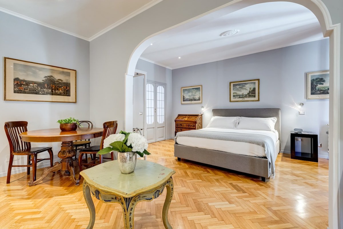 Very bright high floor apartment, with elevator gallery image 3