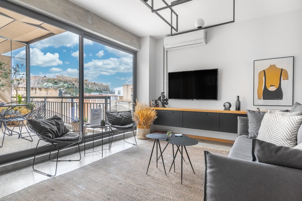 TheHostMaster Picturesque Acropolis Hill Penthouse gallery image 2