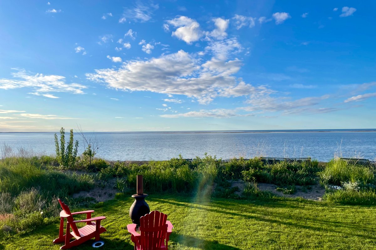 Beach Front Modern Cottage- Oscar on the Ocean
