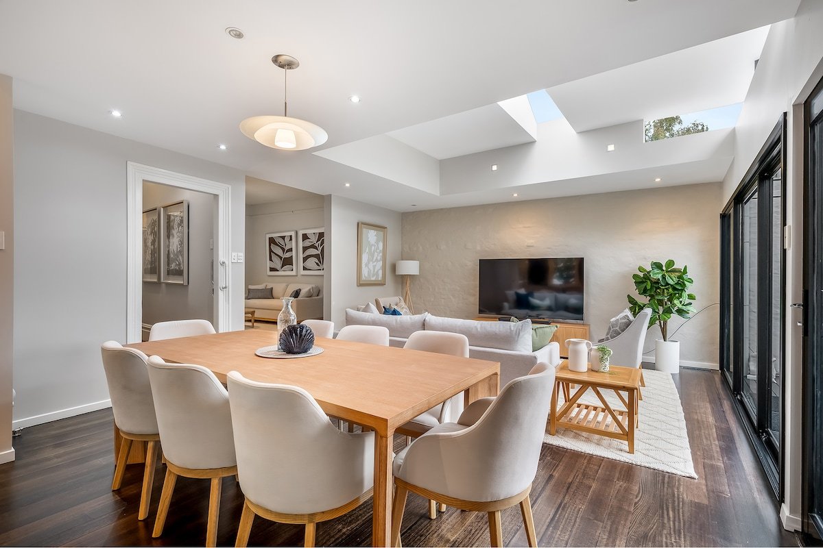 Modern Home in Heart of Sandy Bay gallery image 4