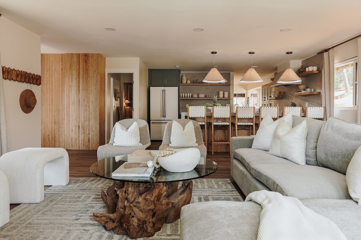 Coastal PB Gem /w Pool, Spa, Game Room, & Luxury! gallery image 5