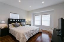 Huge newly redone 10 bedroom 10 bathroom home gallery image 4