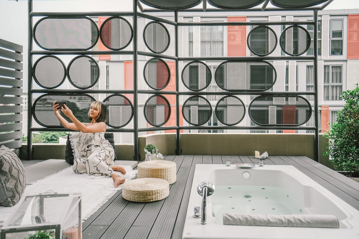 Outdoor Jacuzzi Huge Terrace | 2 Lux BR 7 Min BTS gallery image 3