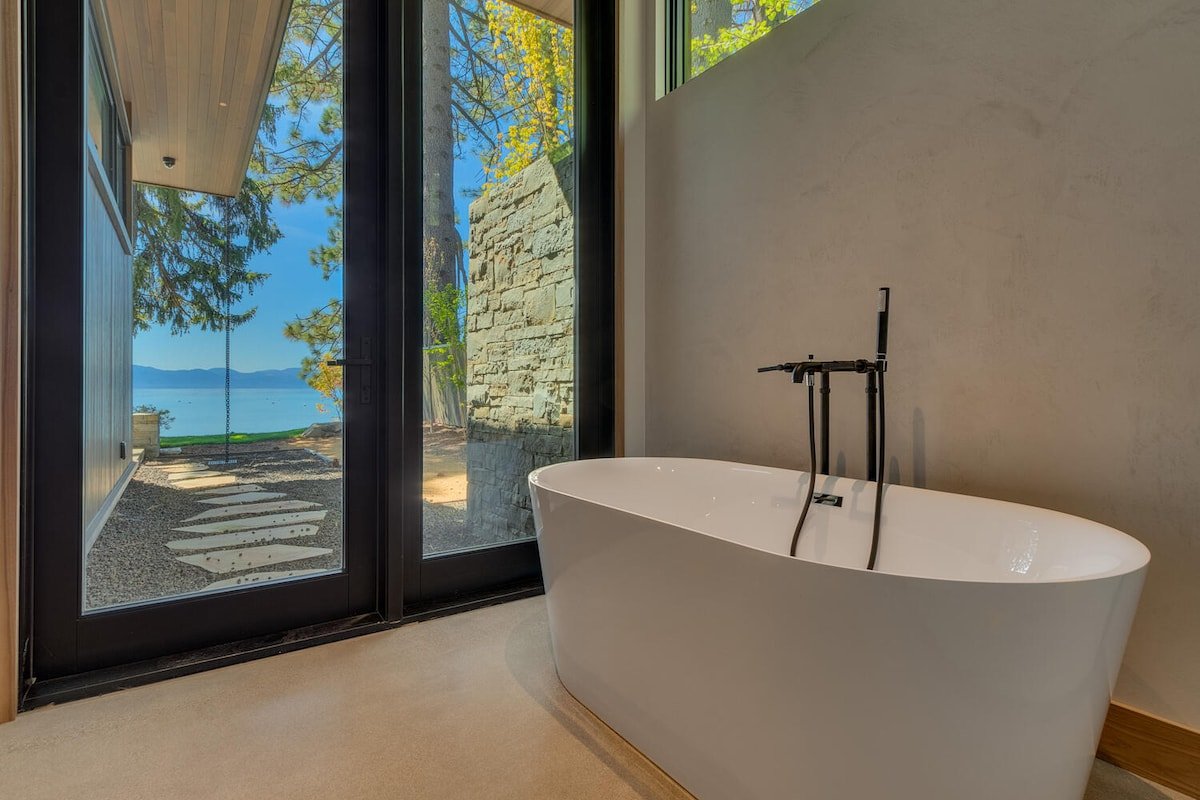 Stunning Modern Lakefront w/Buoy (Peace of Tahoe) gallery image 3