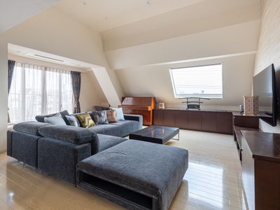 Stunning! Luxurious & Spacious Penthouse