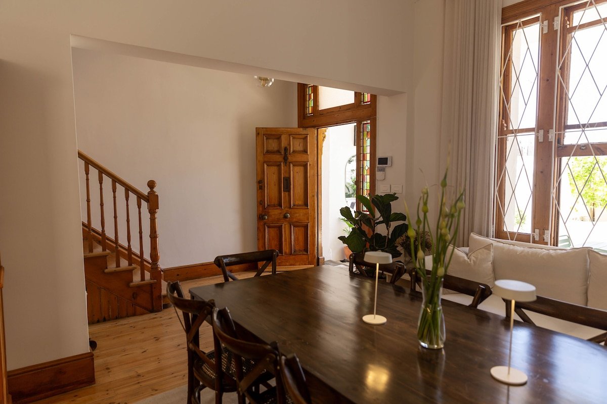 Designer Green Point Home, Backup Power & Pool gallery image 4