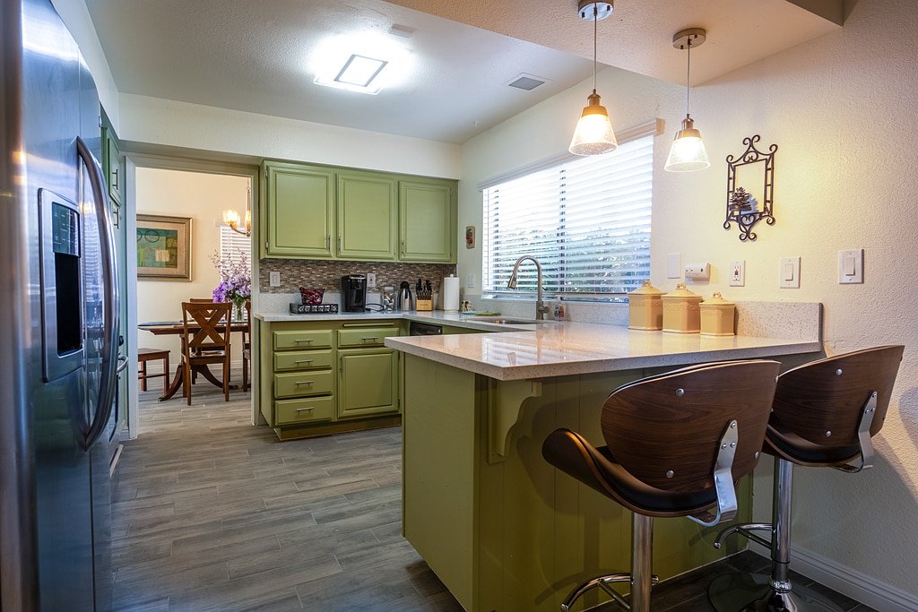 Entire house, pool, close to strip gallery image 4