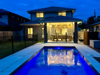 Modern 2 storey home by the bay