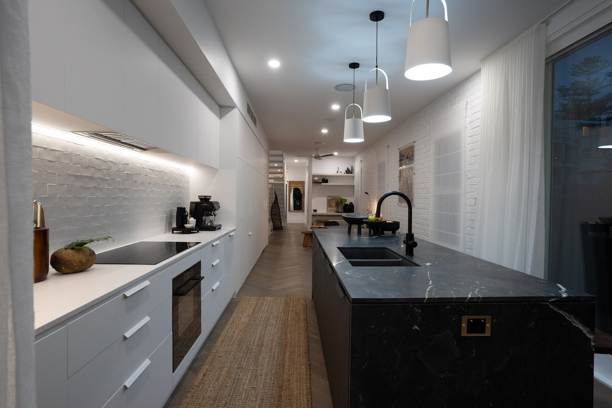 Ultimate Luxury Just 100 Steps from Manly Beach gallery image 4