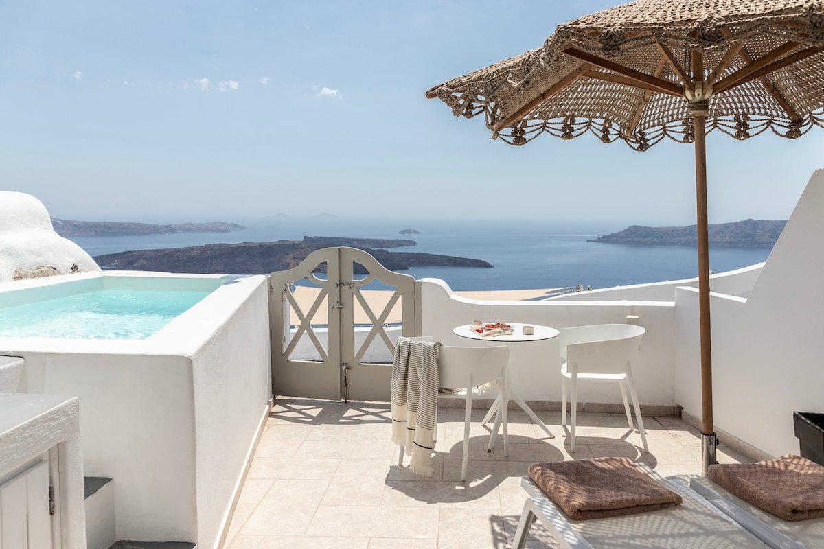 Two Bedroom Villa with Two Outdoor Hot Tubs gallery image 2