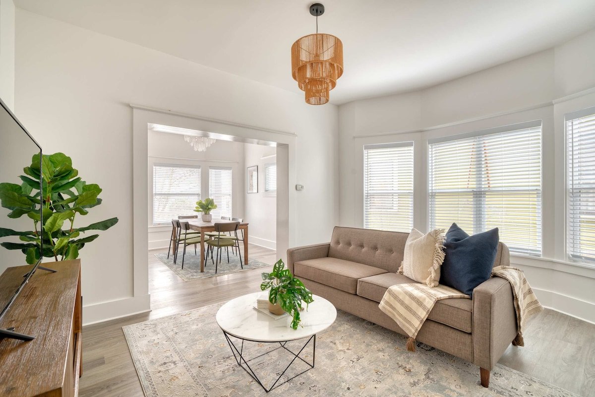 Victorian Vibes • 3BR • Steps to Mississippi gallery image 2