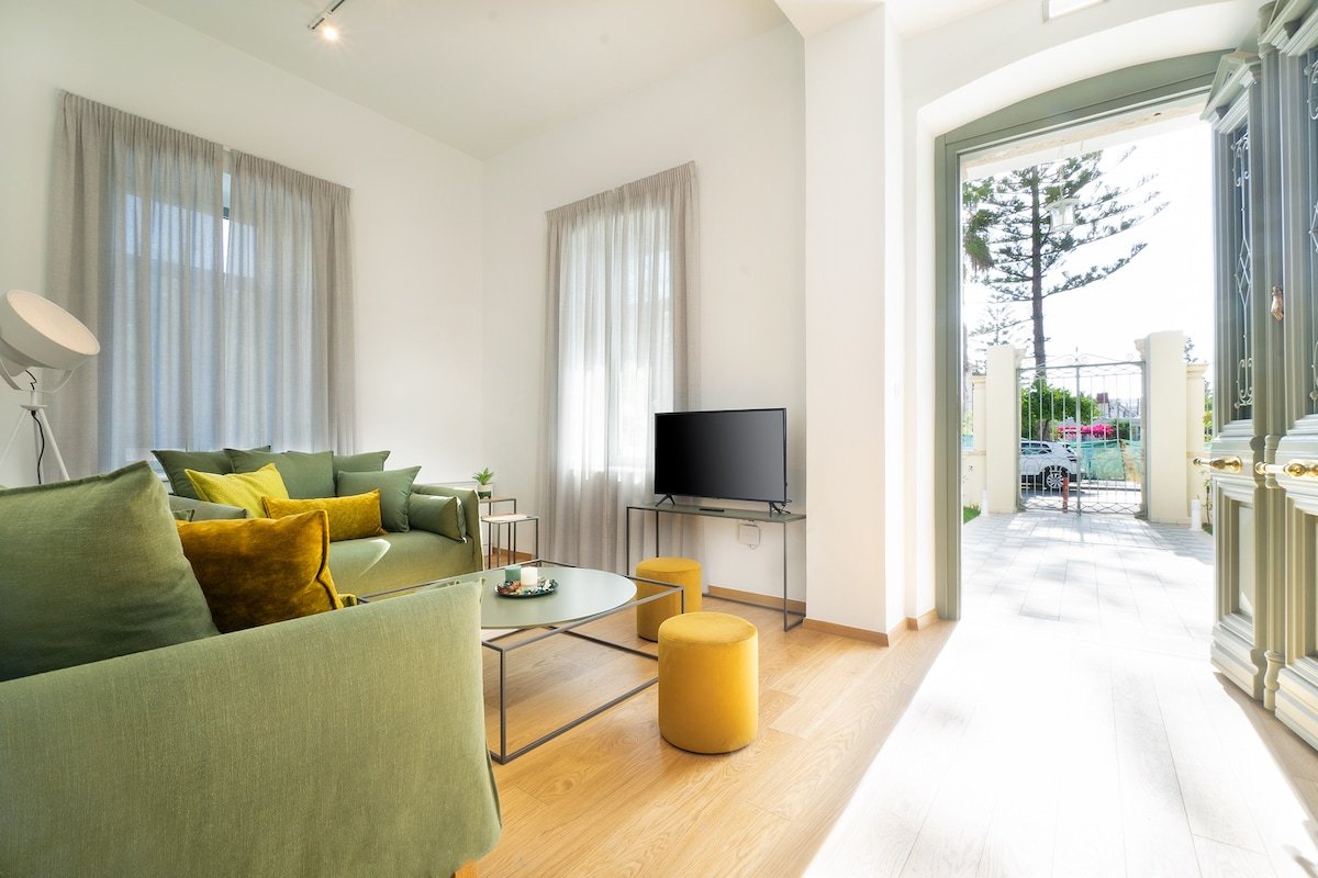 Casa Verde Chania, 8 BD, 6 BA, 3 Jacuzzi, cozy gallery image 5