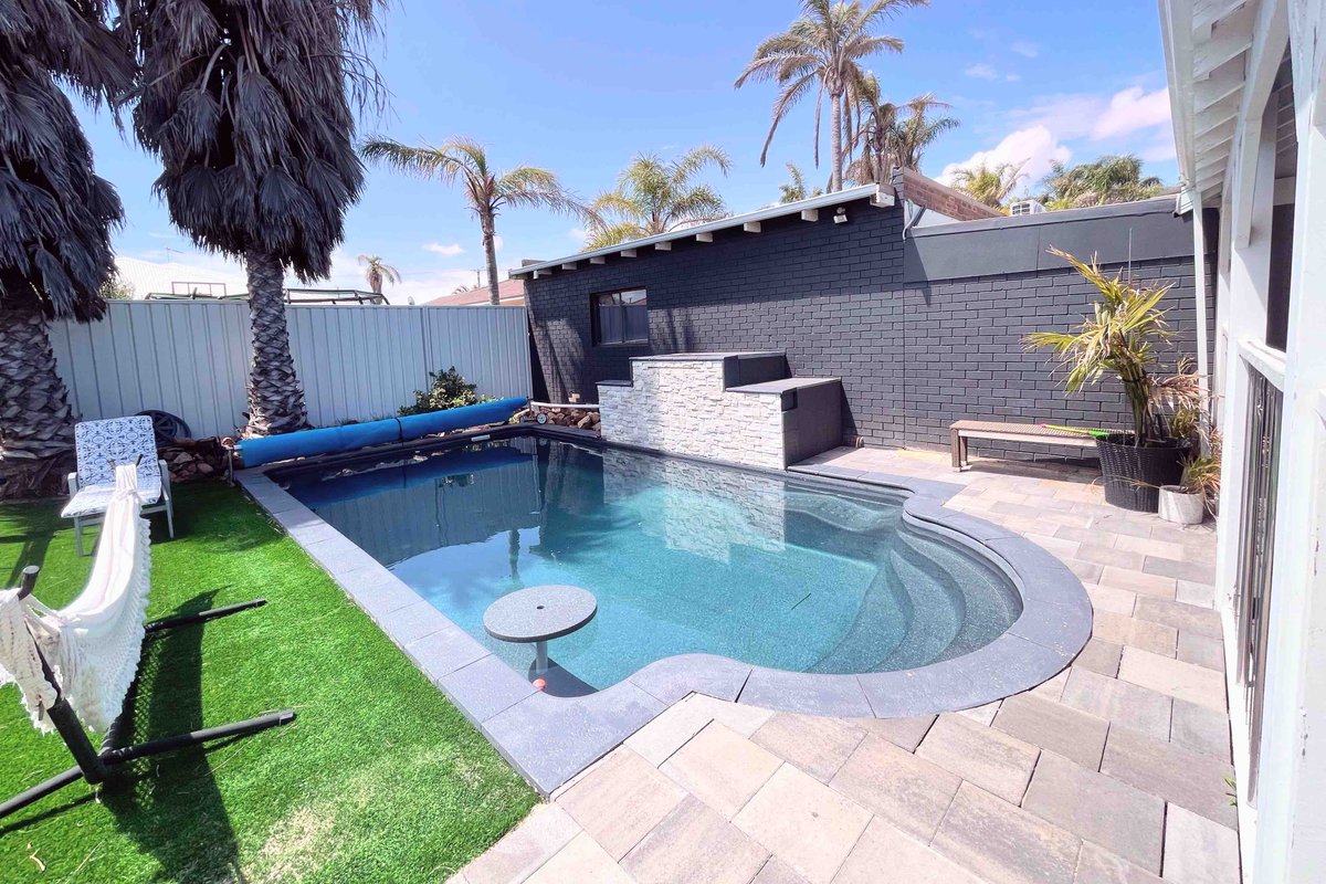 Luxe Family Beach Retreat-Pool, Sauna & Play Gym!