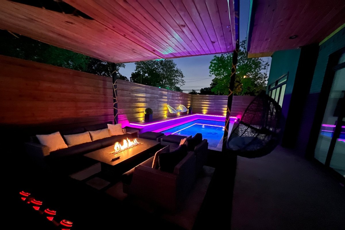 Modern 4 bedroom home with pool gallery image 2