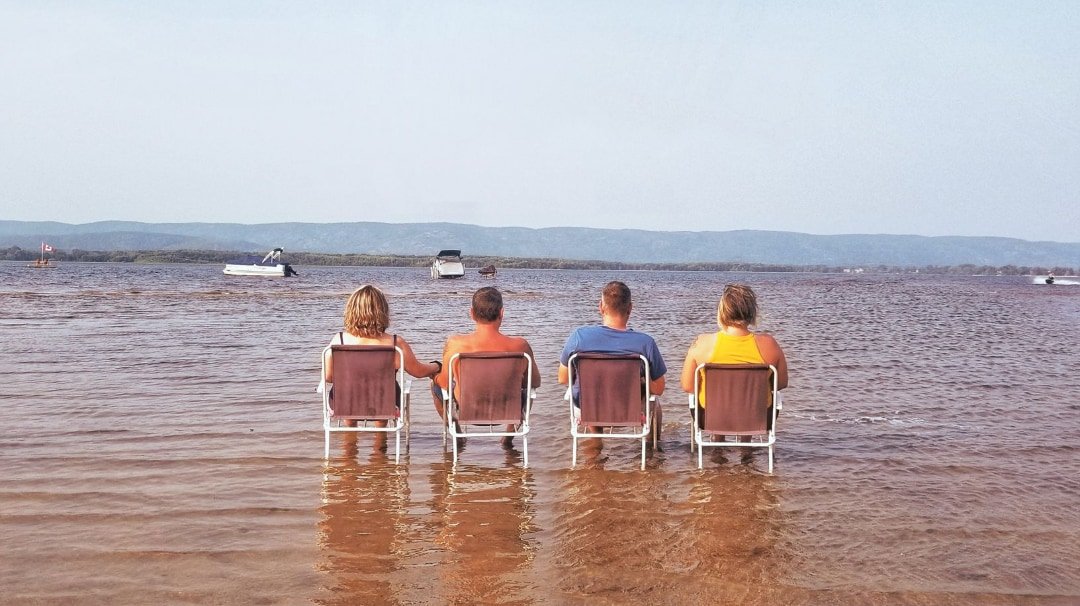 Luxurious Waterfront house on Ottawa River gallery image 4