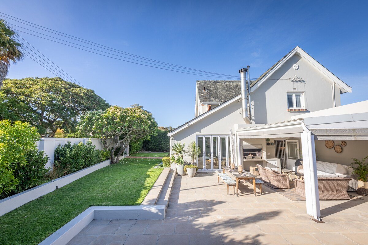 Spacious and Sunny Family Home in Cape Town gallery image 3