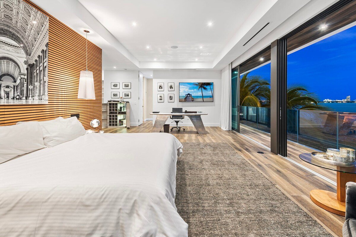 Luxury Bayfront Villa with Pool New Construction gallery image 5