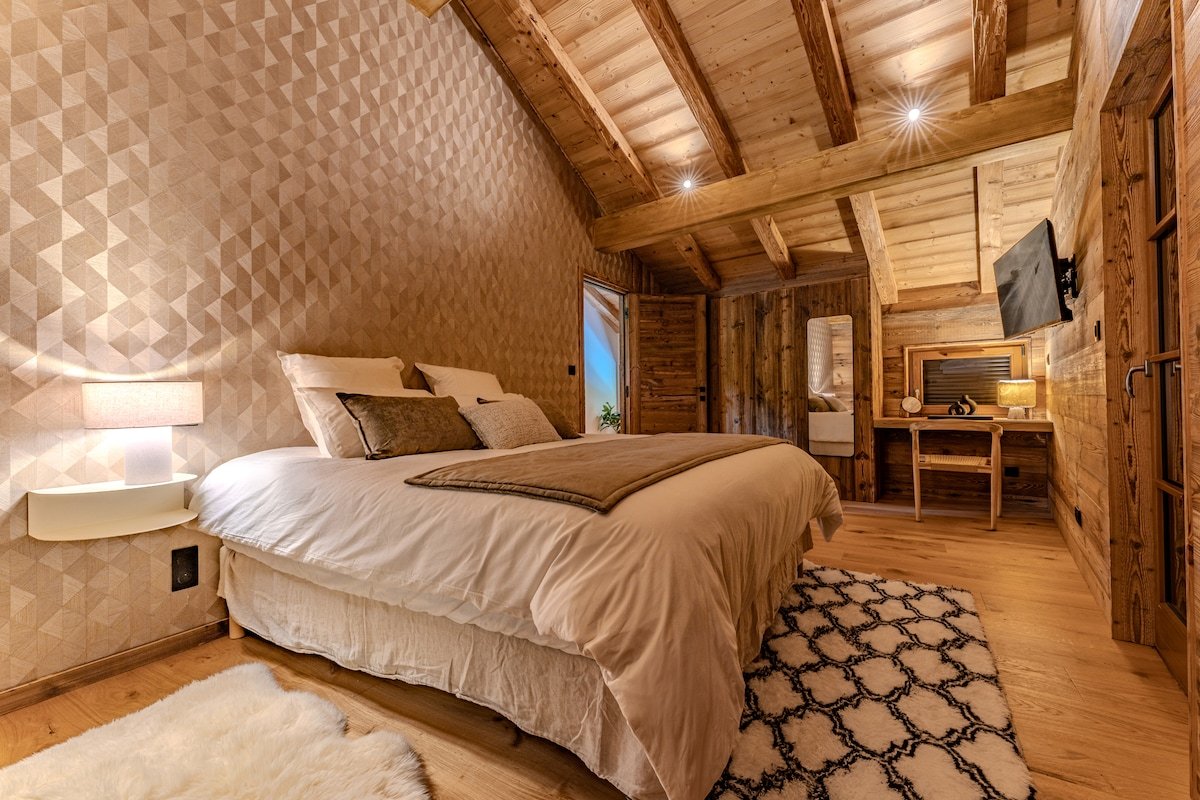 Luxury Chalet with Sauna & Jacuzzi in Megeve peace gallery image 2