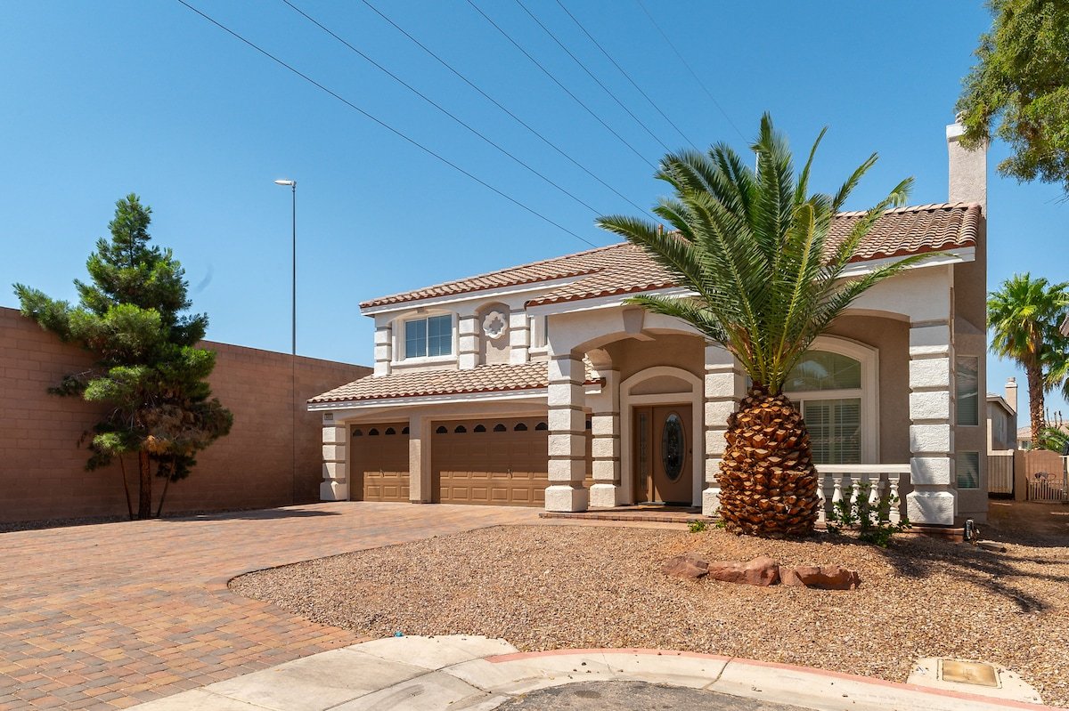 Las Vegas home minutes away from the strip!! gallery image 2