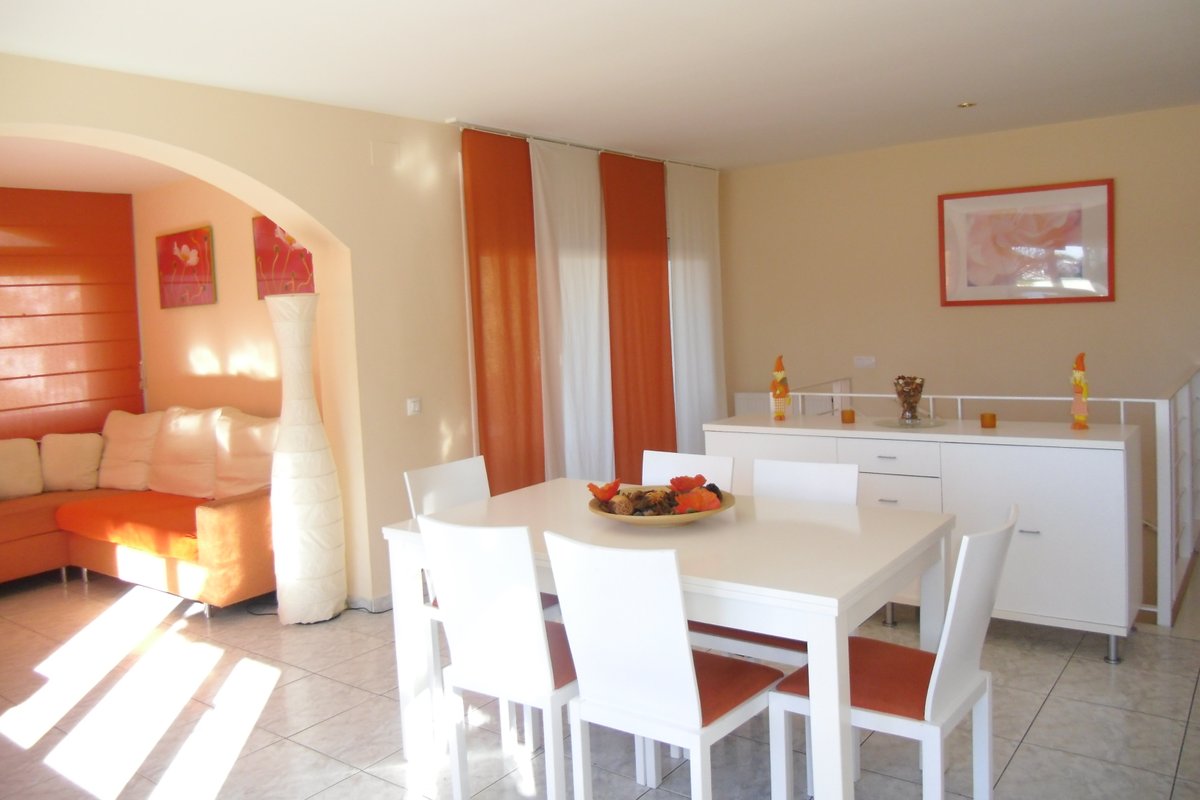 CASA EN ROSAS con vistas al mar y montaña