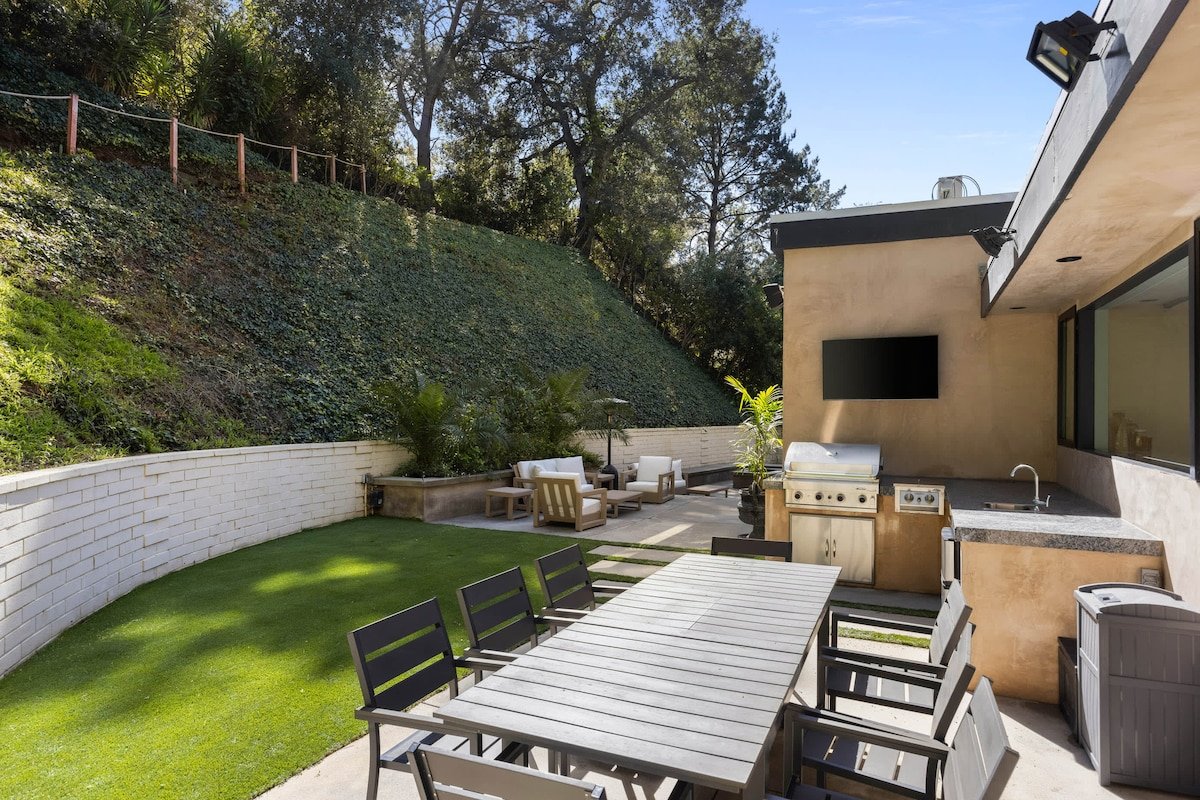 Villa Aman by Stay Awhile gallery image 5