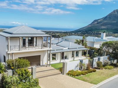 Large 6 bedroom home, ocean and mountain views.