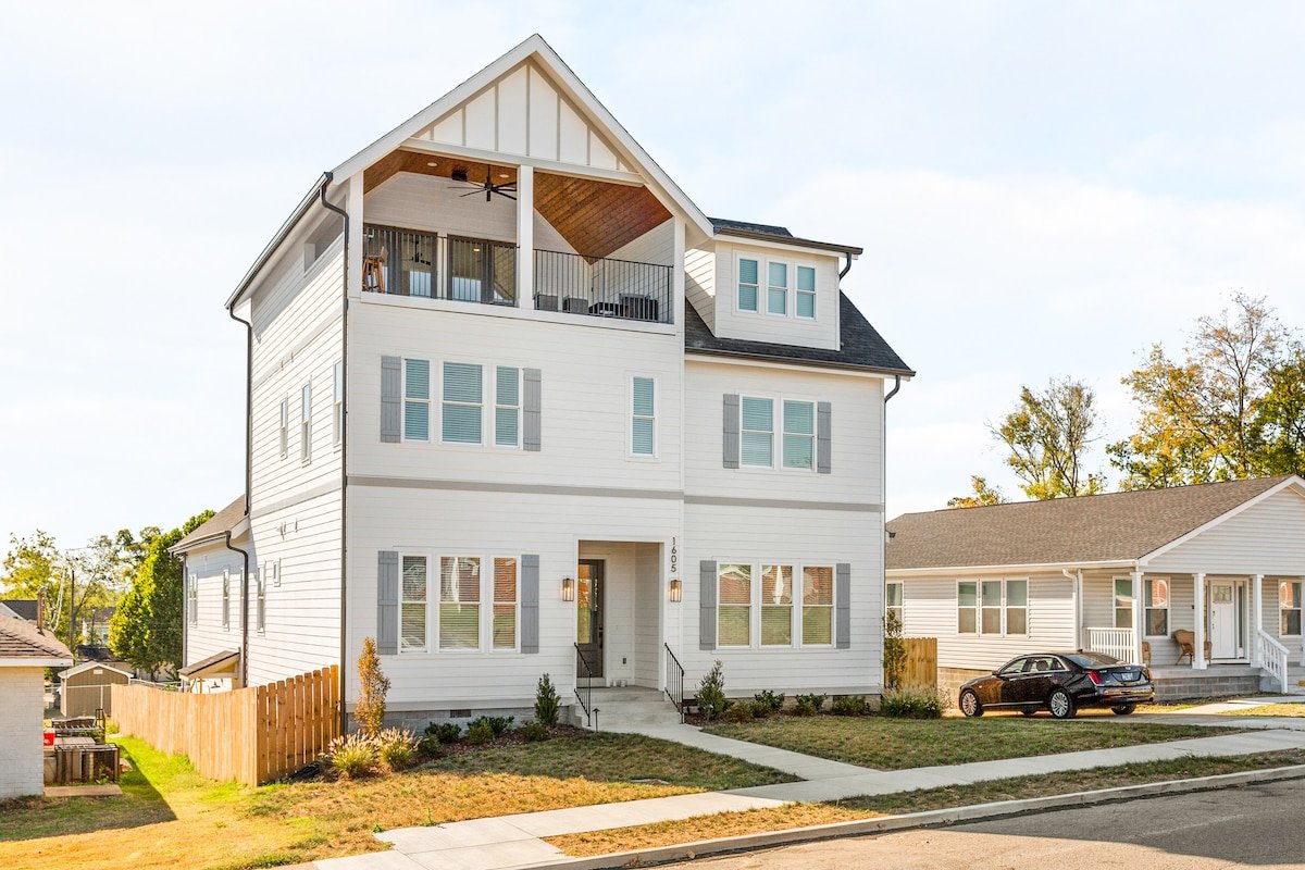 Skyline Rooftop, Hot Tub, Games, Have Fun-Do Good! gallery image 3